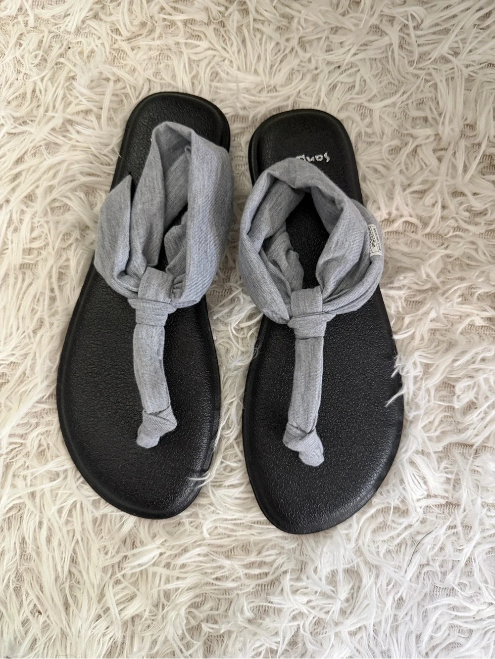 Sanuk Black Footbed Gray Fabric Knot Thong Sandals